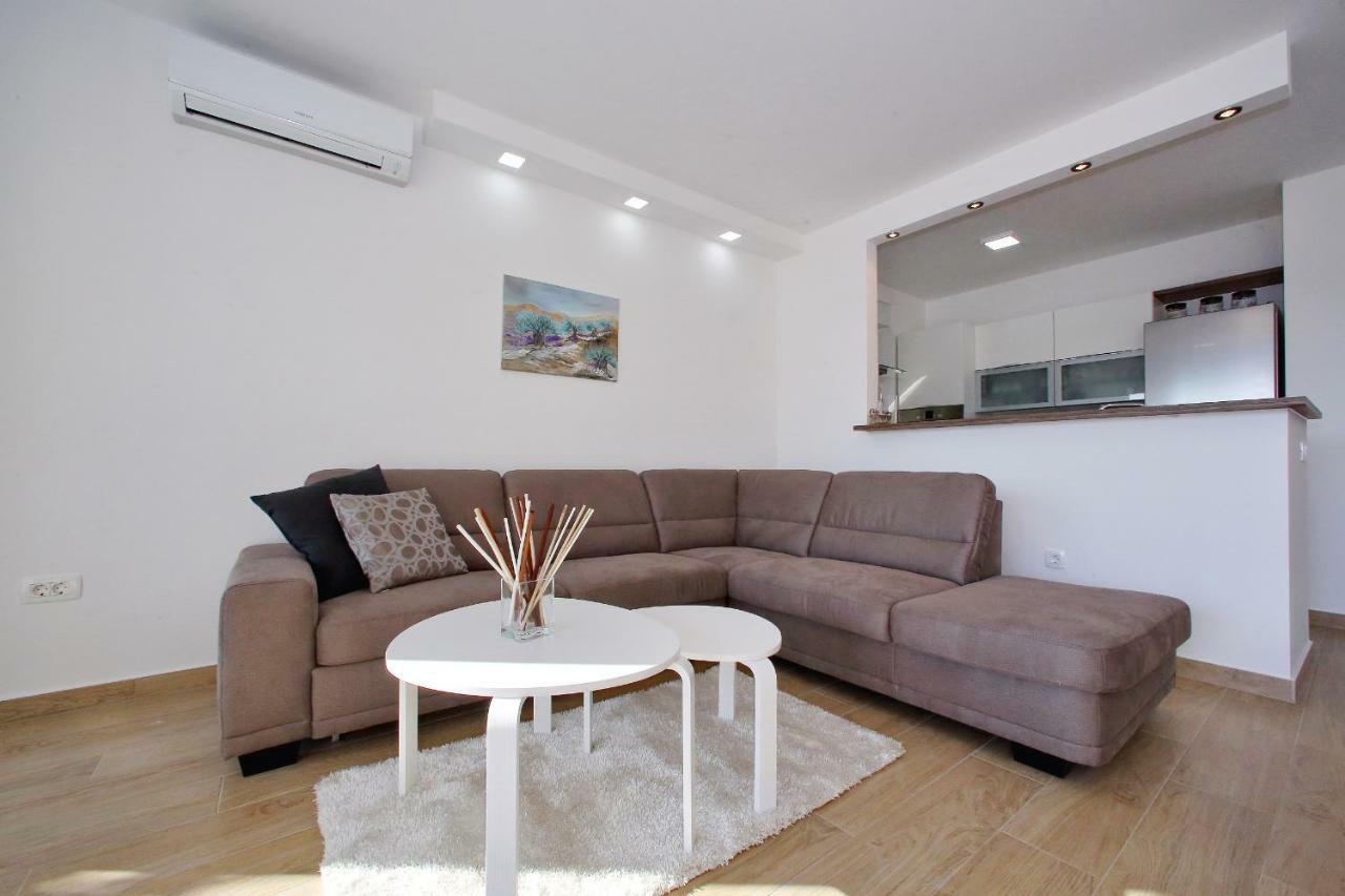 Luxury Apartments Sikiric_2 With Fantastic View On The Sea Бибине Екстериор снимка